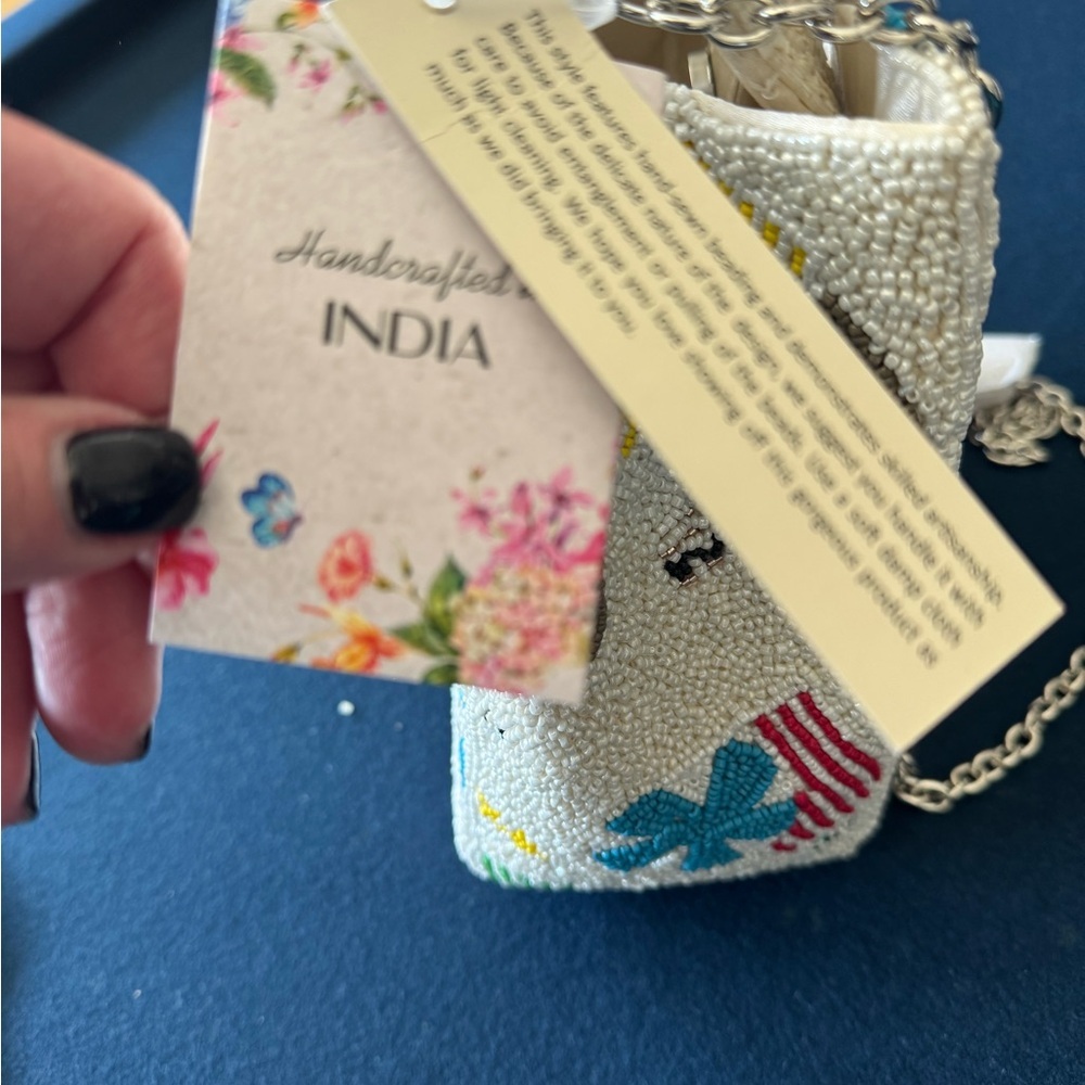GORGEOUS Beaded Tote Bag with beach umbrella and beach towel designs- SO FUN⛱️ - Picture 3 of 12